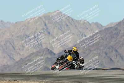 media/Dec-01-2025-Moto Forza (Mon) [[2daa91e15f]]/1-Advanced Group/Session 4 Turn 9/